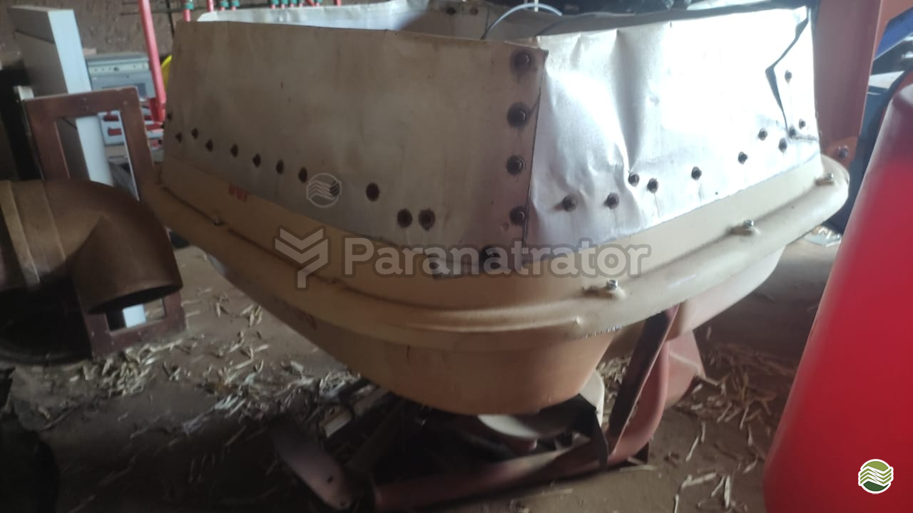ADUBADORA E SEMEADORA PENDULAR de Paranatrator